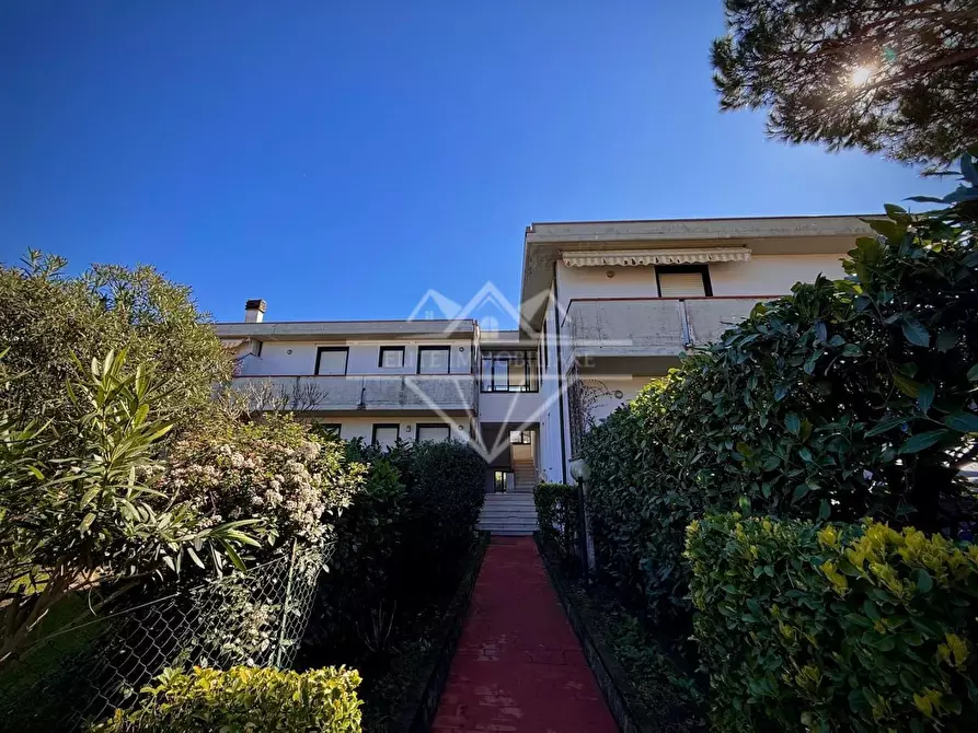 Immagine 1 di Appartamento in vendita  a Massa