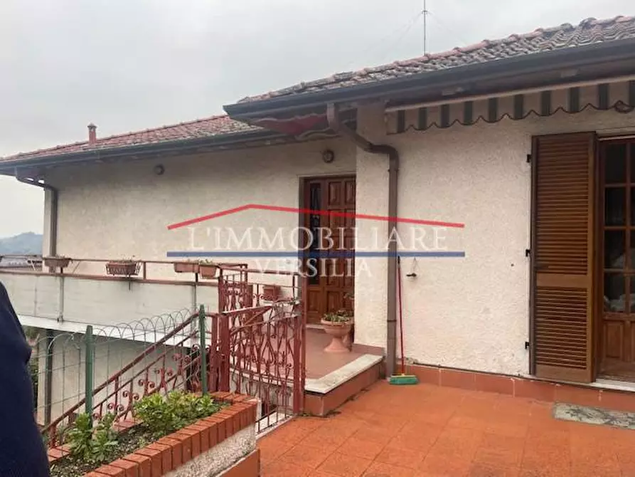 Immagine 2 di Casa bifamiliare in vendita  a Massa