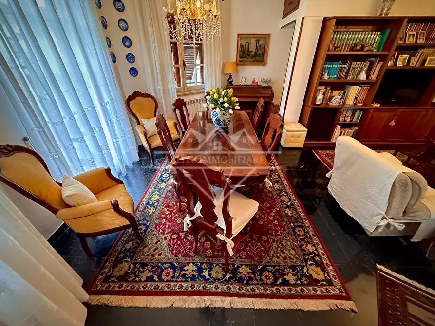 Immagine 37 di Villa in vendita  a Carrara