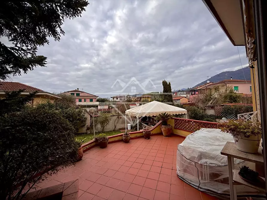Immagine 60 di Villa in vendita  a Carrara