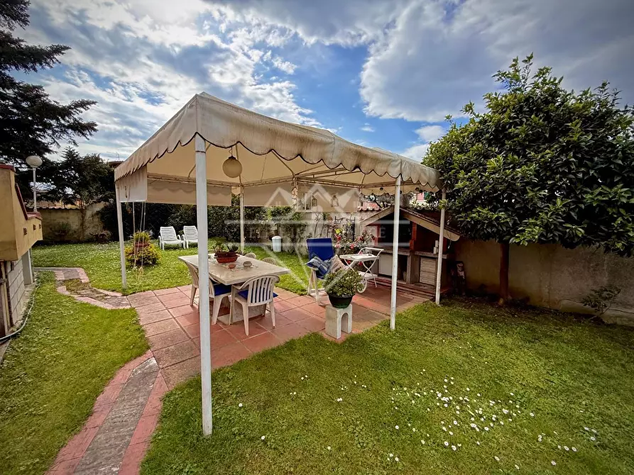 Immagine 12 di Villa in vendita  a Carrara