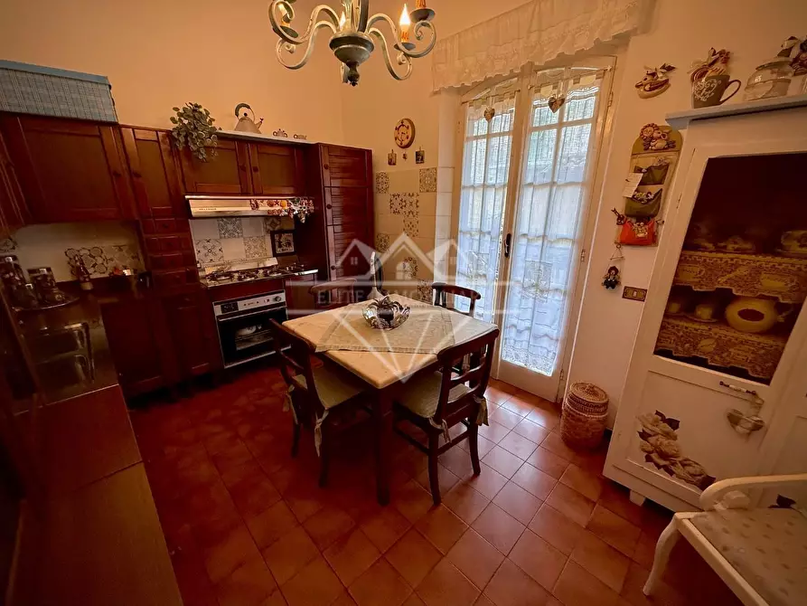 Immagine 75 di Villa in vendita  a Carrara