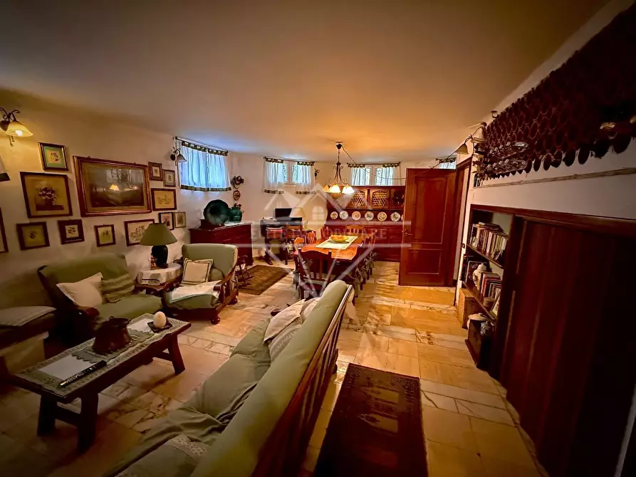 Immagine 90 di Villa in vendita  a Carrara
