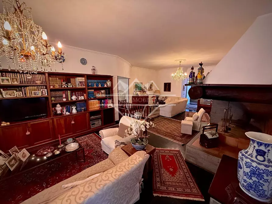 Immagine 38 di Villa in vendita  a Carrara