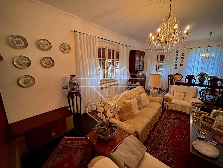 Immagine 32 di Villa in vendita  a Carrara