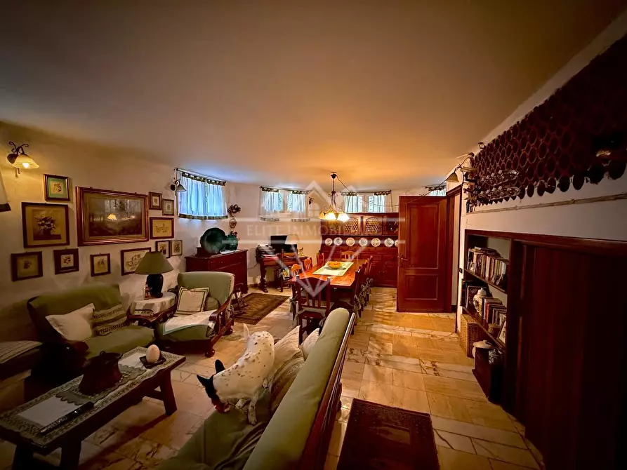 Immagine 91 di Villa in vendita  a Carrara