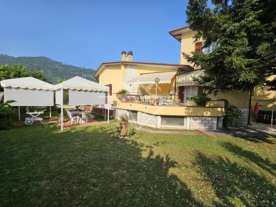Immagine 102 di Villa in vendita  a Carrara