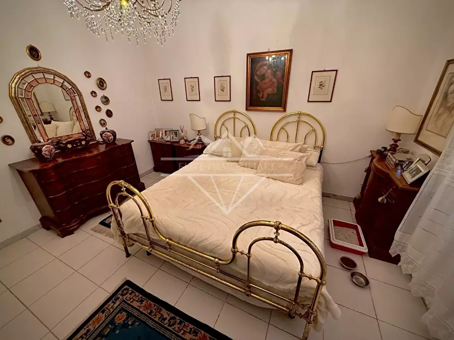 Immagine 69 di Villa in vendita  a Carrara