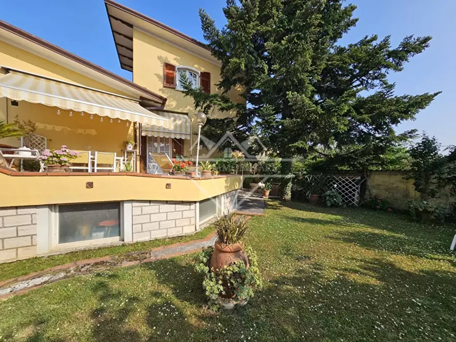 Immagine 113 di Villa in vendita  a Carrara