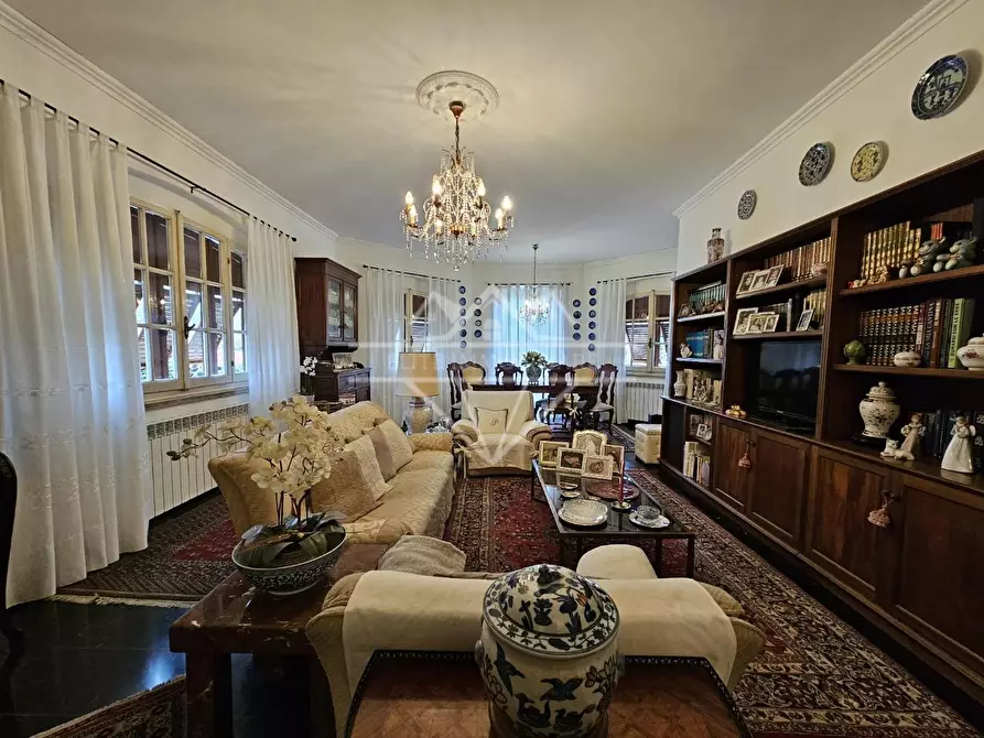 Immagine 43 di Villa in vendita  a Carrara