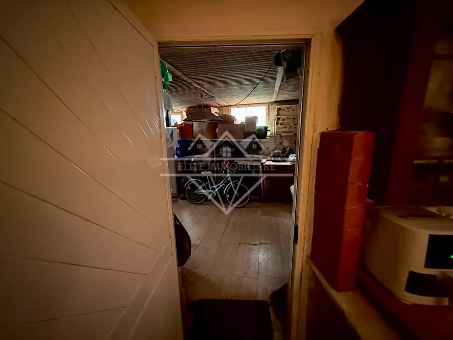 Immagine 98 di Villa in vendita  a Carrara