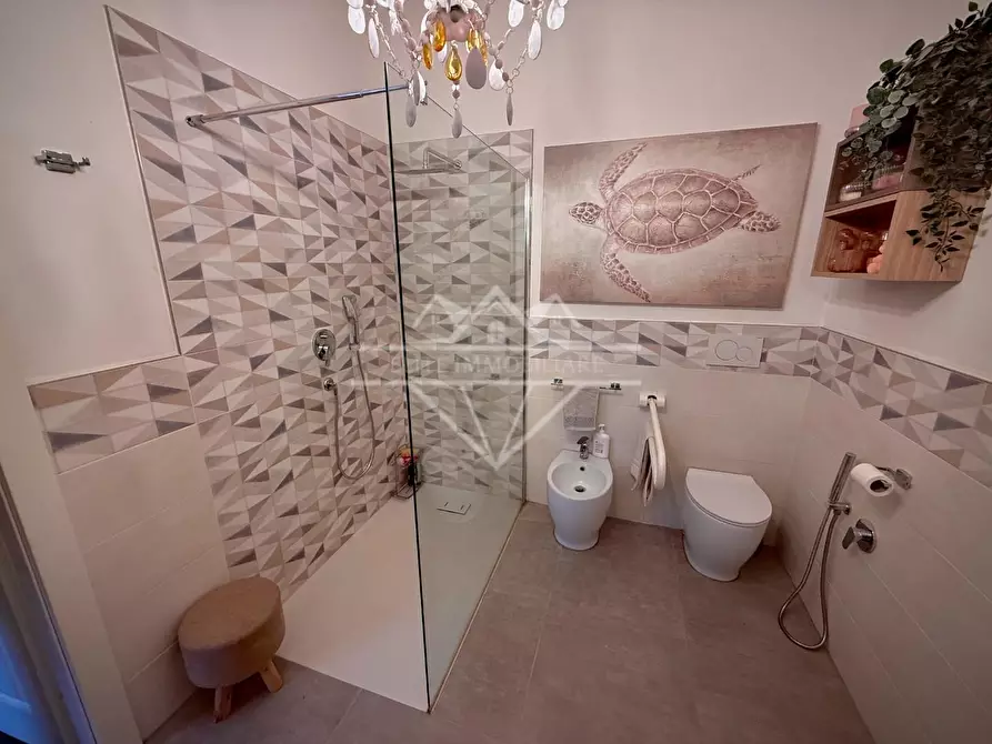 Immagine 57 di Villa in vendita  a Carrara