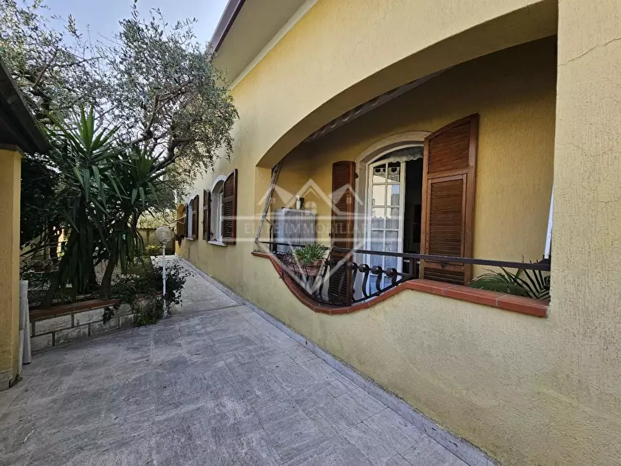 Immagine 116 di Villa in vendita  a Carrara