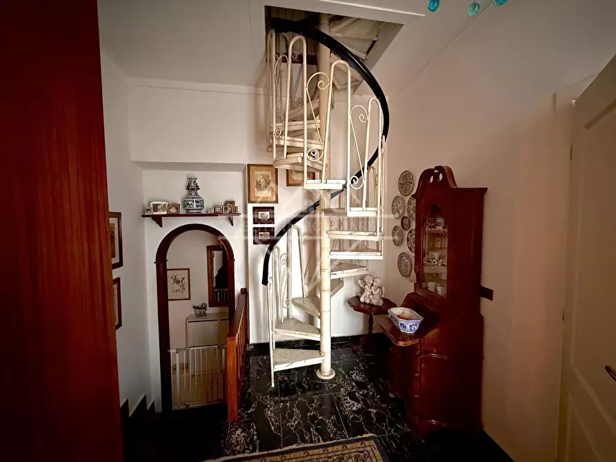 Immagine 47 di Villa in vendita  a Carrara