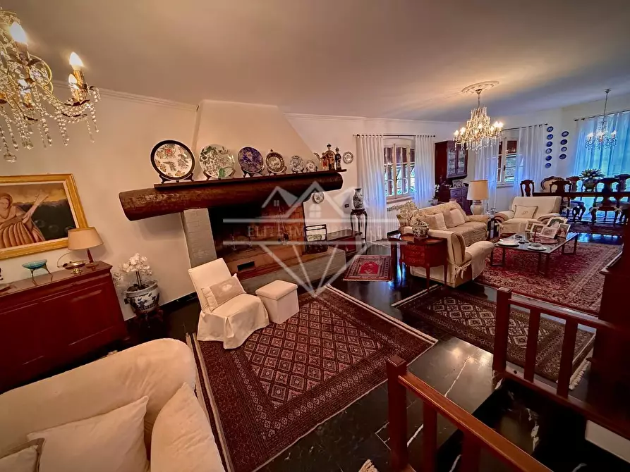 Immagine 35 di Villa in vendita  a Carrara