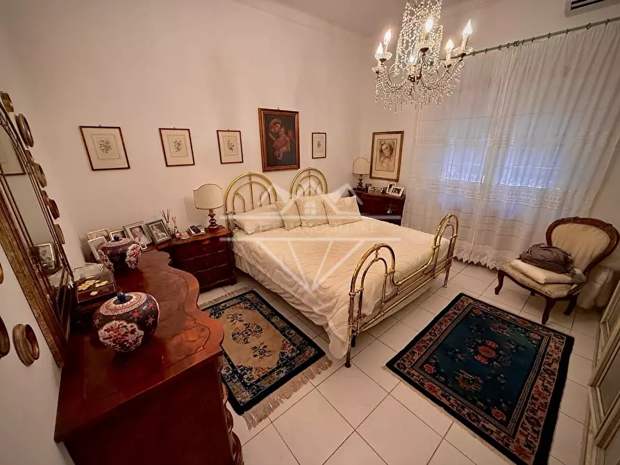 Immagine 68 di Villa in vendita  a Carrara