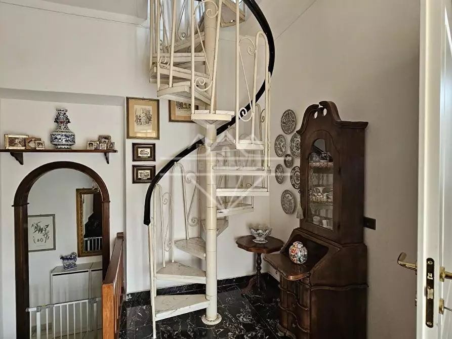 Immagine 103 di Villa in vendita  a Carrara