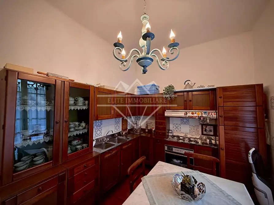 Immagine 79 di Villa in vendita  a Carrara