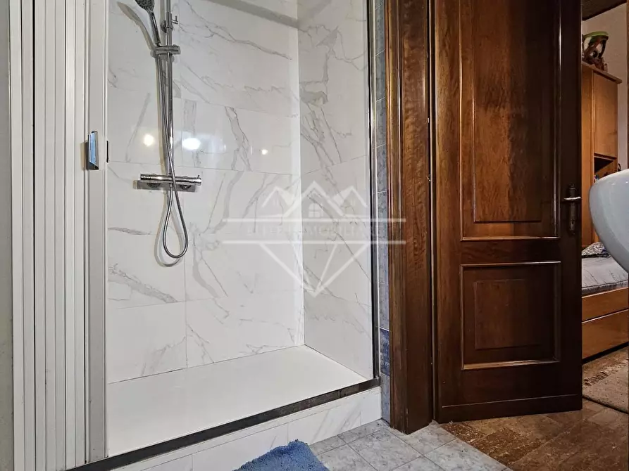 Immagine 51 di Villa in vendita  a Carrara