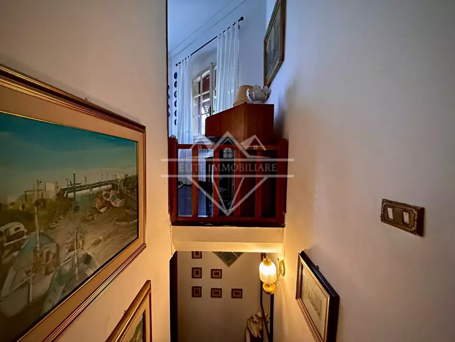 Immagine 81 di Villa in vendita  a Carrara