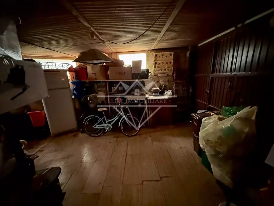 Immagine 97 di Villa in vendita  a Carrara