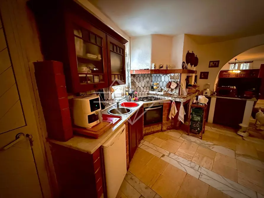 Immagine 87 di Villa in vendita  a Carrara