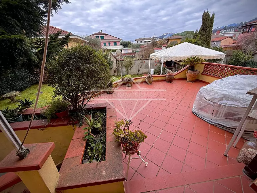 Immagine 58 di Villa in vendita  a Carrara