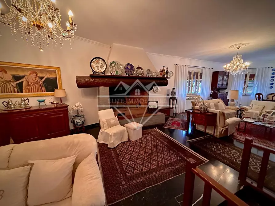 Immagine 41 di Villa in vendita  a Carrara