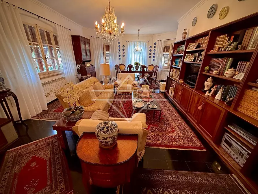 Immagine 27 di Villa in vendita  a Carrara