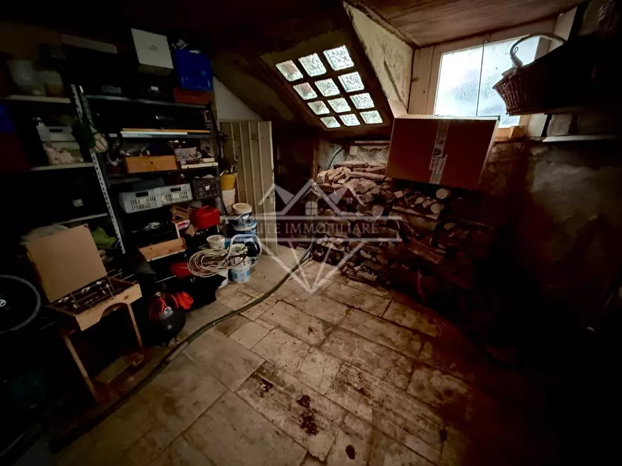 Immagine 99 di Villa in vendita  a Carrara