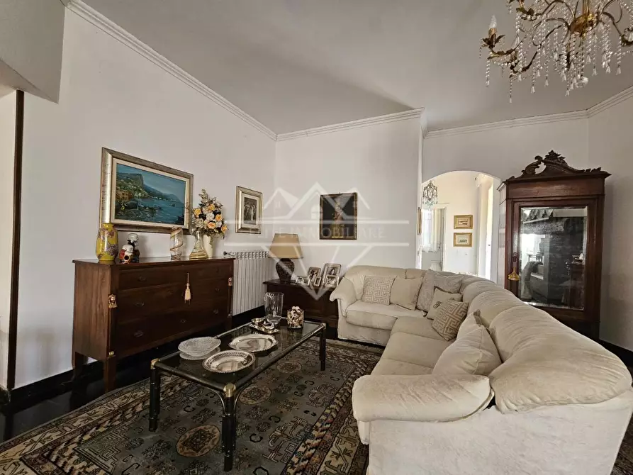 Immagine 112 di Villa in vendita  a Carrara