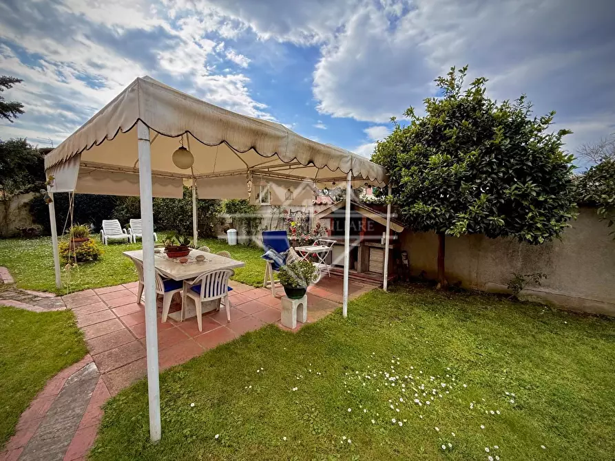 Immagine 16 di Villa in vendita  a Carrara