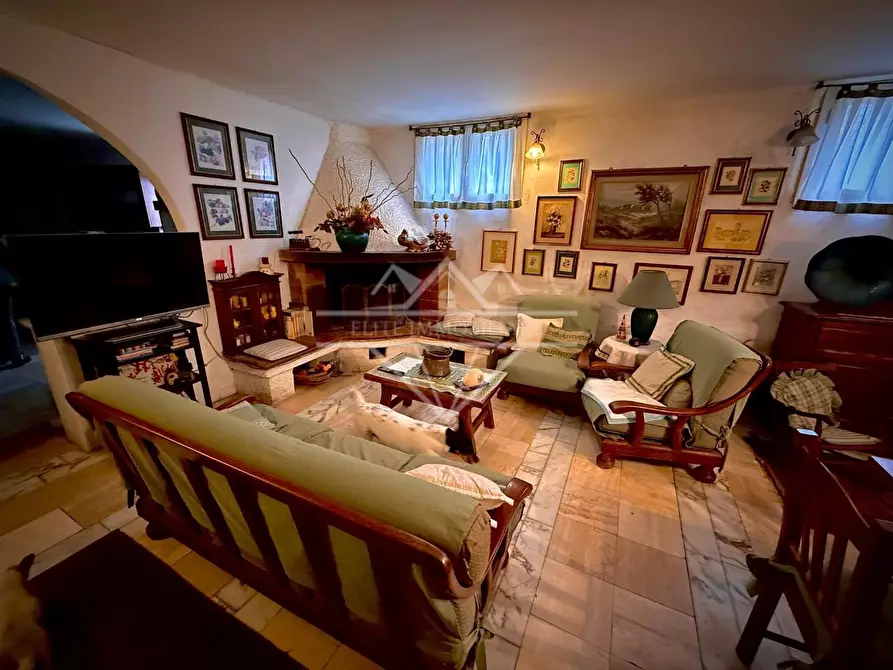 Immagine 82 di Villa in vendita  a Carrara