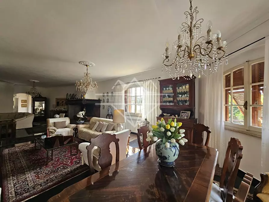 Immagine 106 di Villa in vendita  a Carrara