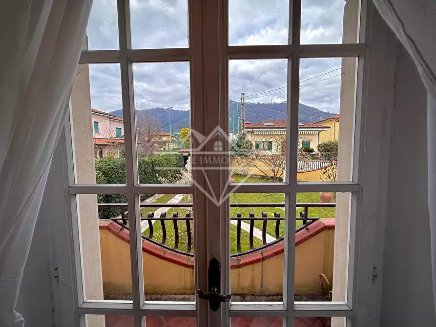 Immagine 30 di Villa in vendita  a Carrara