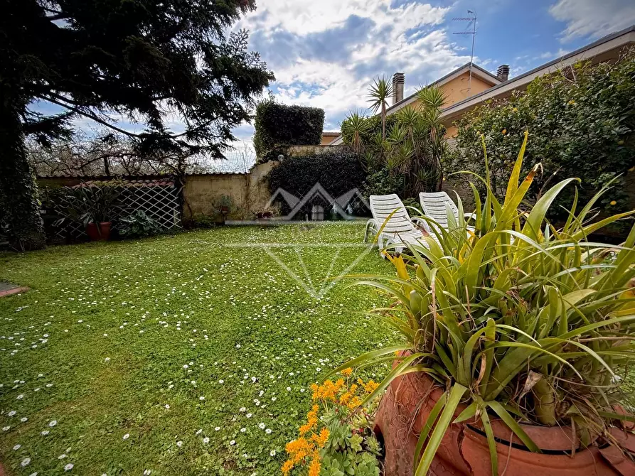 Immagine 13 di Villa in vendita  a Carrara