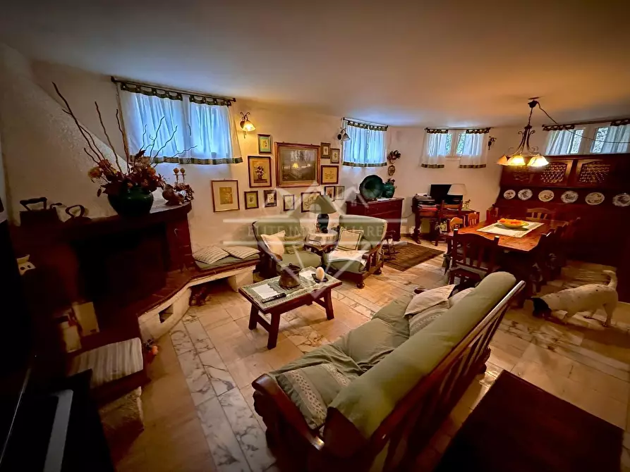 Immagine 89 di Villa in vendita  a Carrara