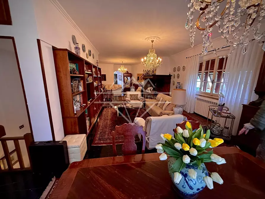 Immagine 42 di Villa in vendita  a Carrara