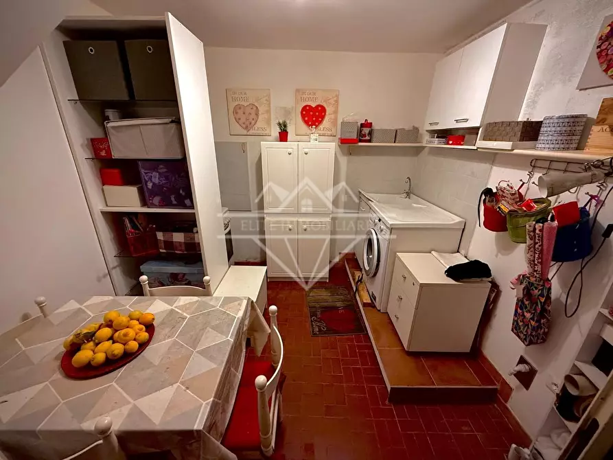 Immagine 86 di Villa in vendita  a Carrara