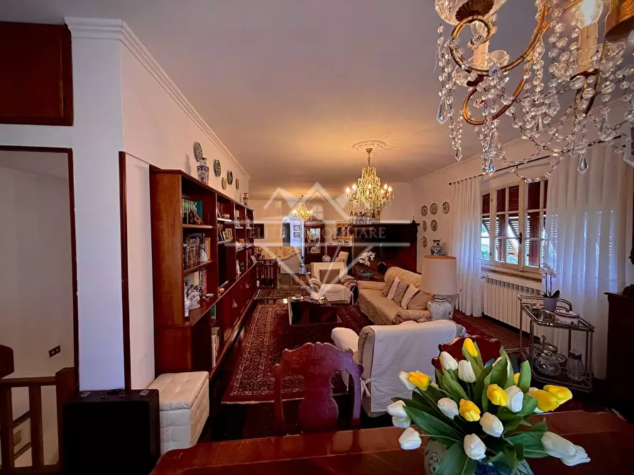 Immagine 33 di Villa in vendita  a Carrara