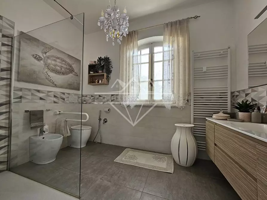 Immagine 110 di Villa in vendita  a Carrara