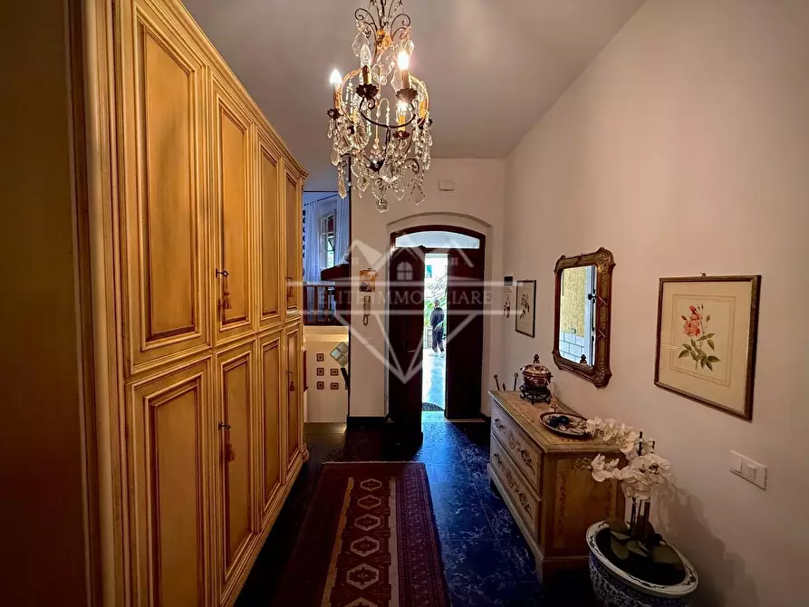 Immagine 22 di Villa in vendita  a Carrara