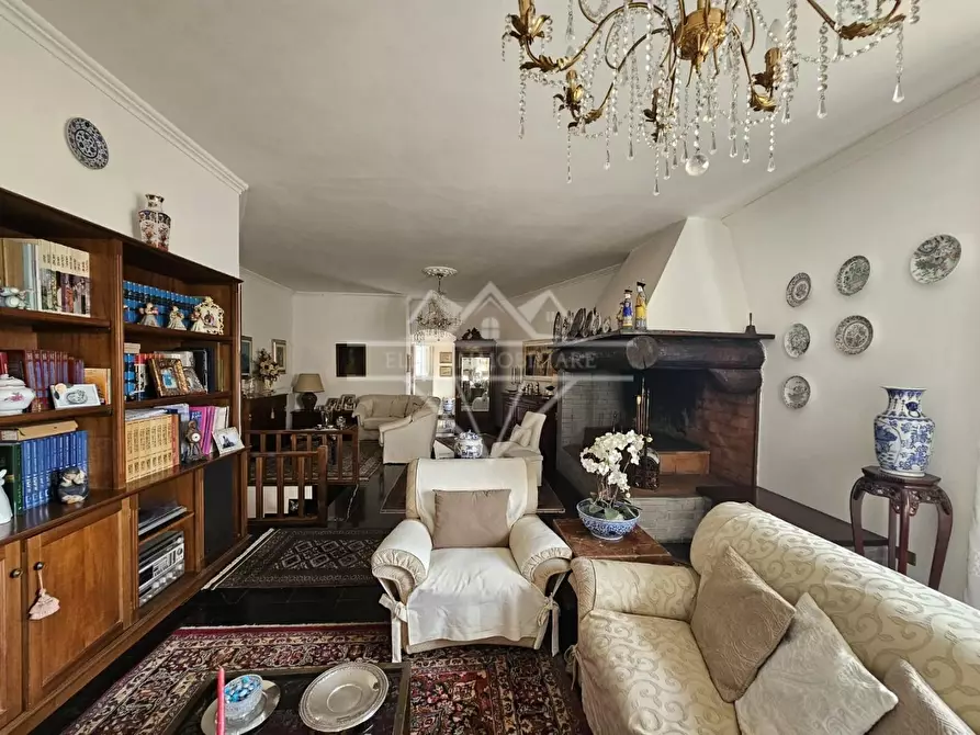 Immagine 120 di Villa in vendita  a Carrara
