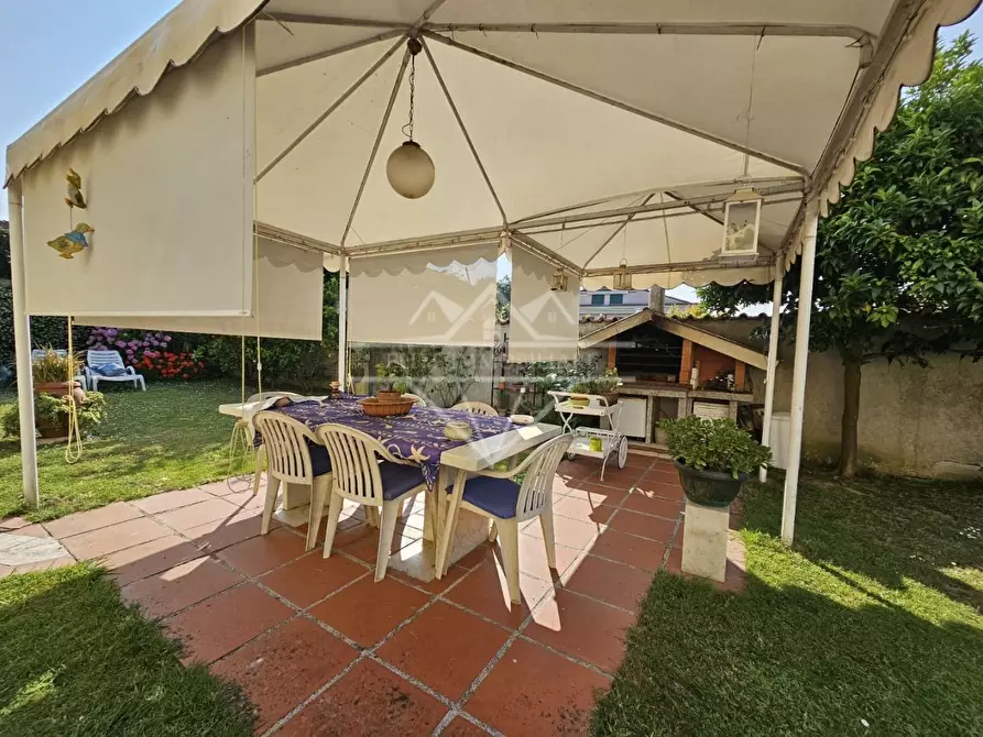 Immagine 108 di Villa in vendita  a Carrara
