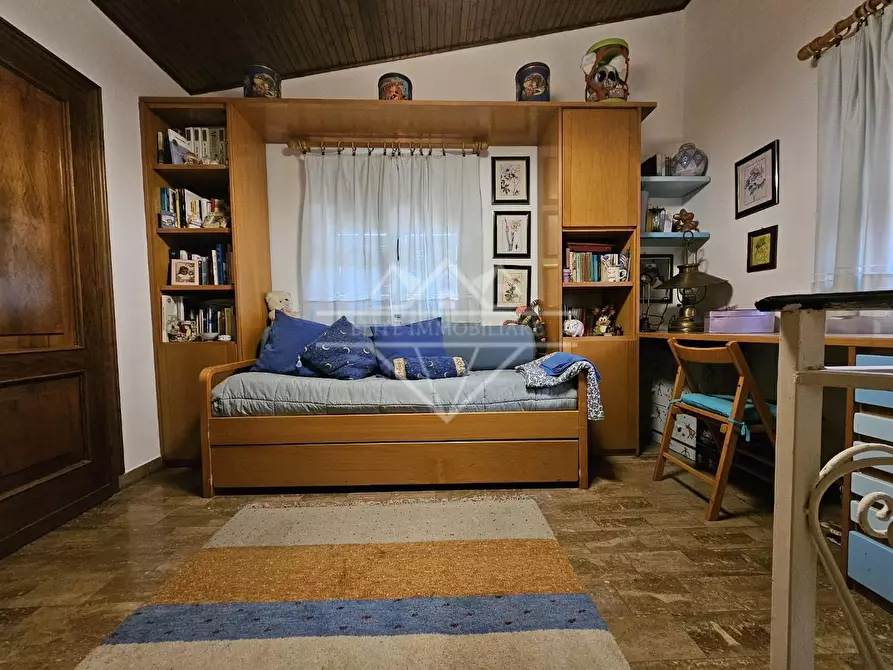 Immagine 49 di Villa in vendita  a Carrara