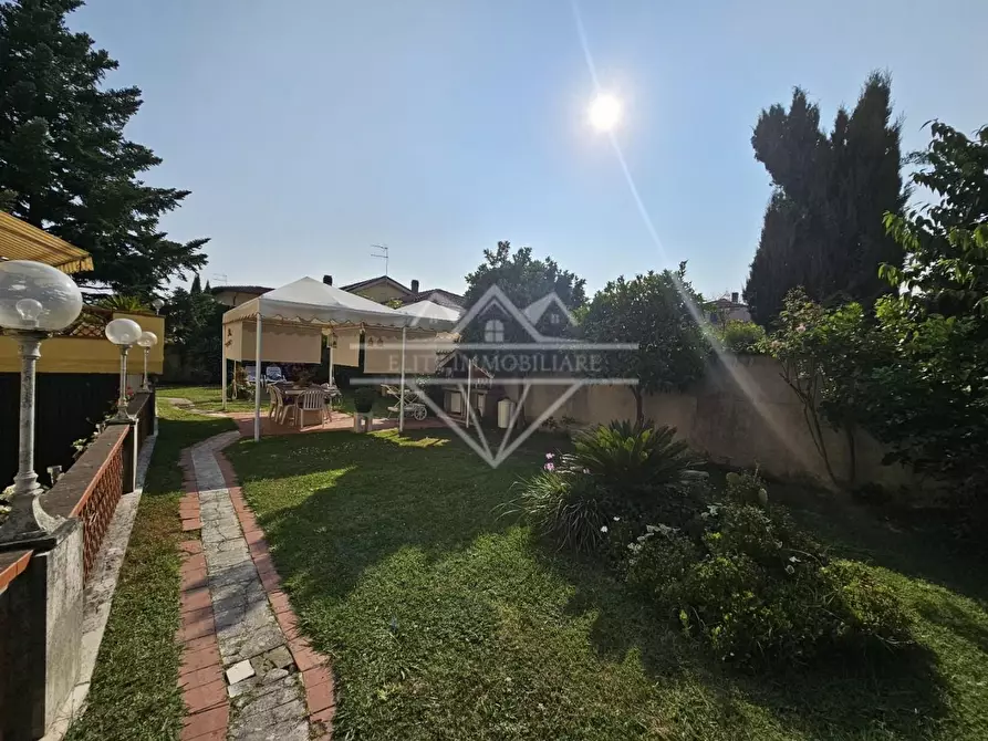 Immagine 104 di Villa in vendita  a Carrara