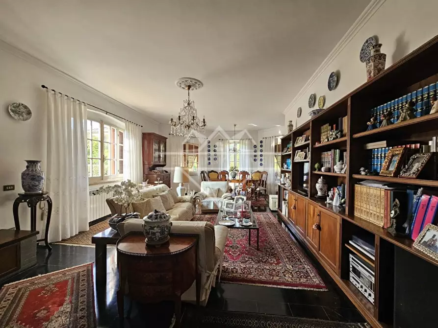 Immagine 123 di Villa in vendita  a Carrara