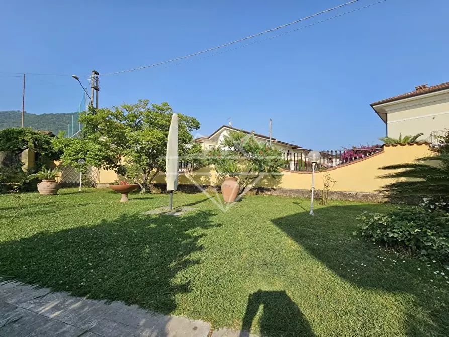 Immagine 118 di Villa in vendita  a Carrara