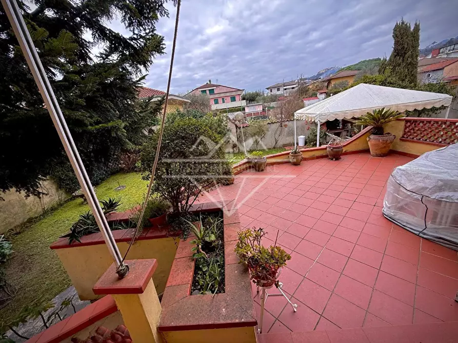 Immagine 59 di Villa in vendita  a Carrara