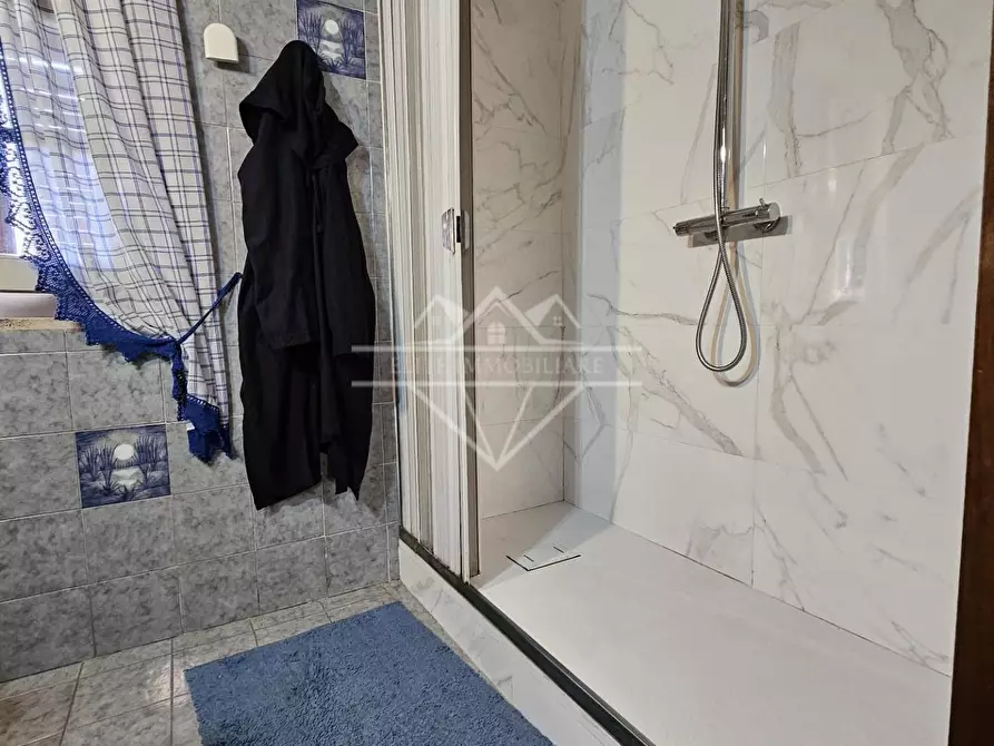 Immagine 52 di Villa in vendita  a Carrara